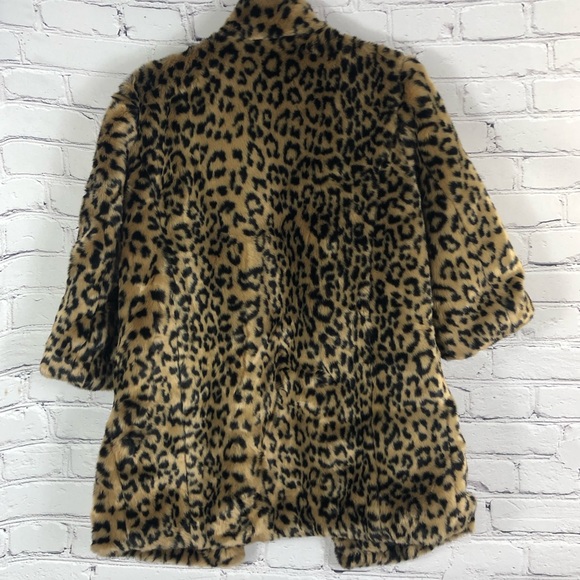 FOREVER 21 FAUX FUR 3/4 Sleeve Cheetah Coat. SIZE(S) - Picture 9 of 17